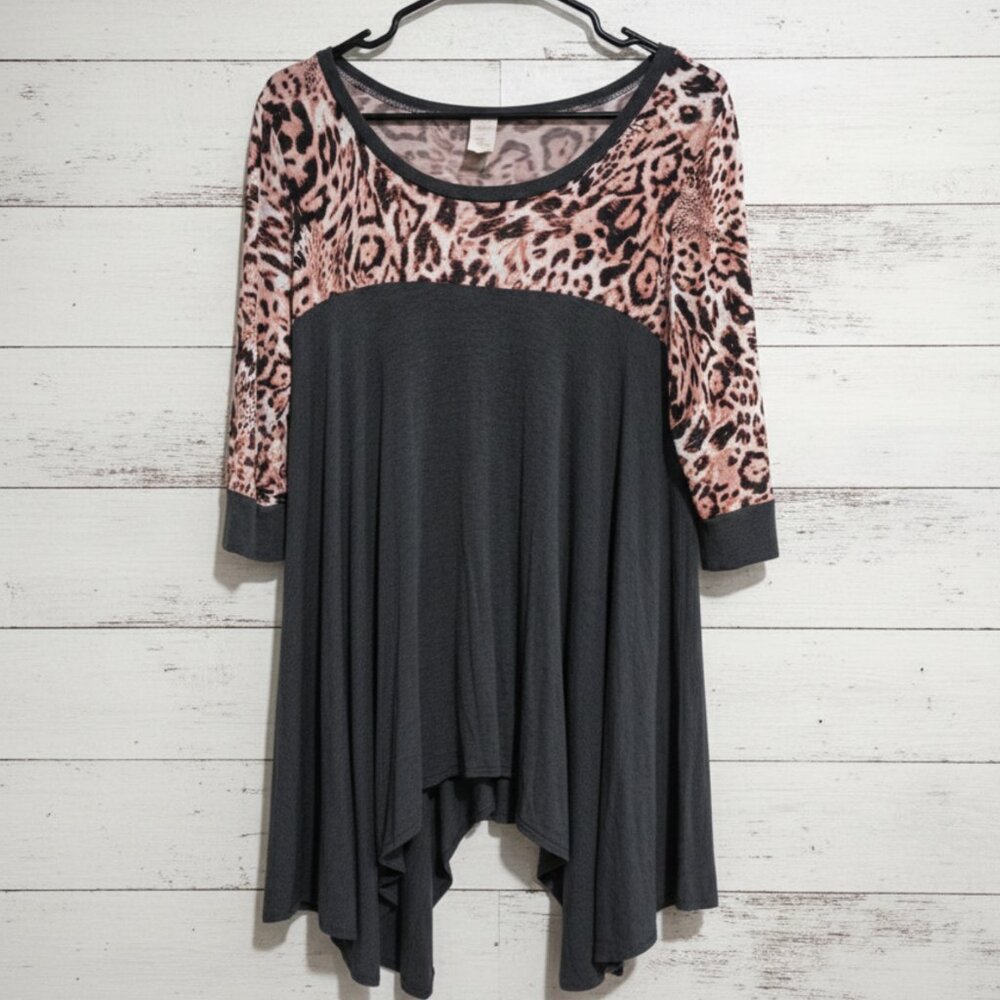 Medium Leopard Print Tunic Top 3/4 Sleeve Asymmetrical Hem Gray
